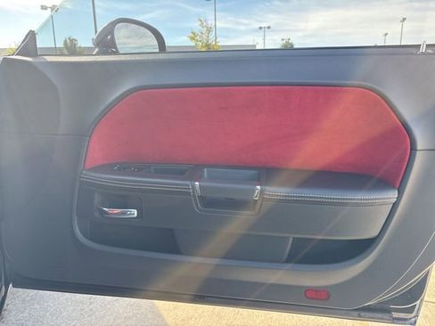 Used 2014 Dodge Challenger SRT8 w/ Harman/Kardon Audio Group image 29