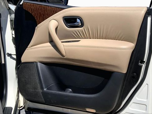 Used 2018 Nissan Armada Platinum w/ Interior Lighting Package RWD image 21
