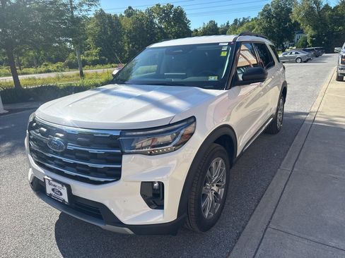 New 2025 Ford Explorer Active w/ Active Comfort Package image 3