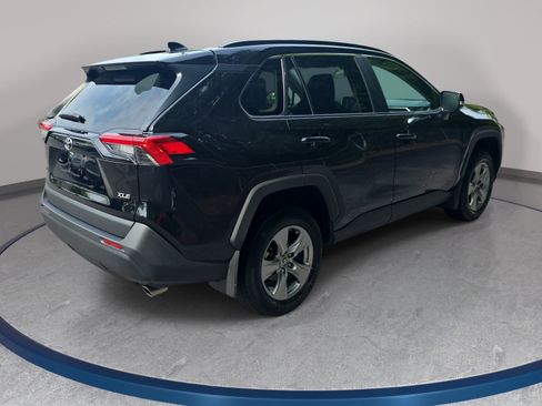 Used 2025 Toyota RAV4 XLE w/ Convenience Package FWD image 5