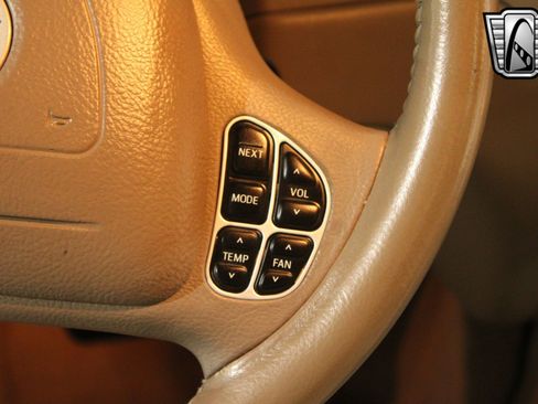 Used 2003 Lincoln Town Car Executive image 9