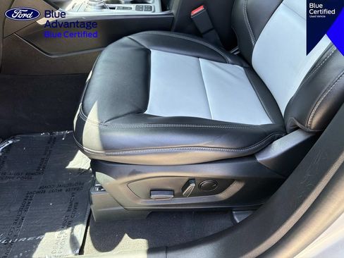 Used 2023 Ford Explorer XLT w/ Equipment Group 202A RWD image 18