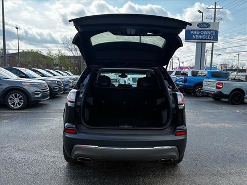 Used 2019 Jeep Cherokee Limited image 7