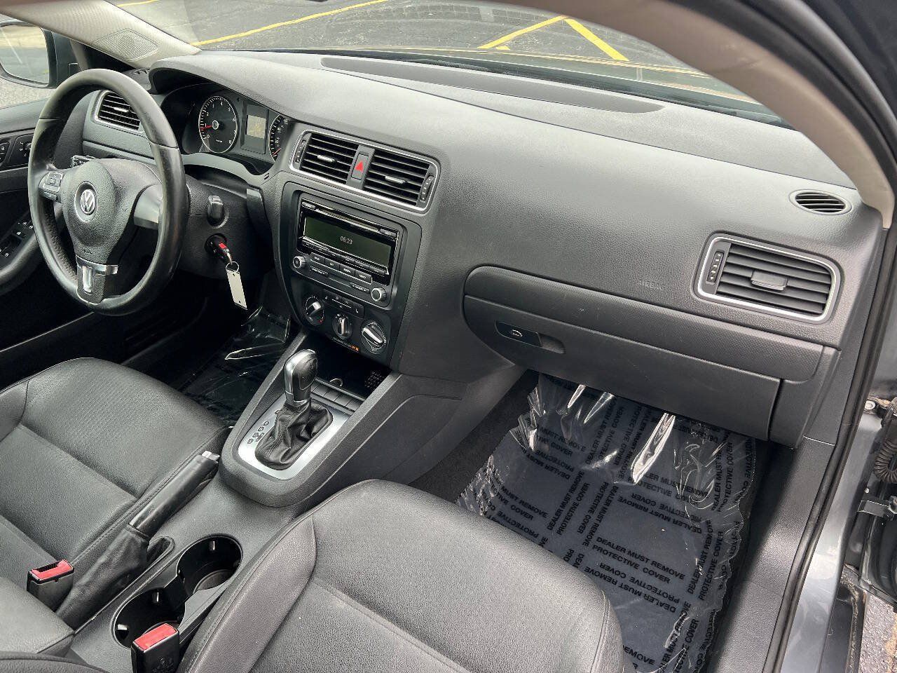 Used 2012 Volkswagen Jetta SE FWD image 26