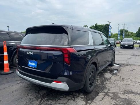 Used 2025 Kia Carnival FWD image 2