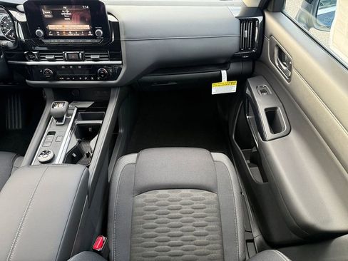 New 2025 Nissan Pathfinder SV w/ Black Appearance Package image 21