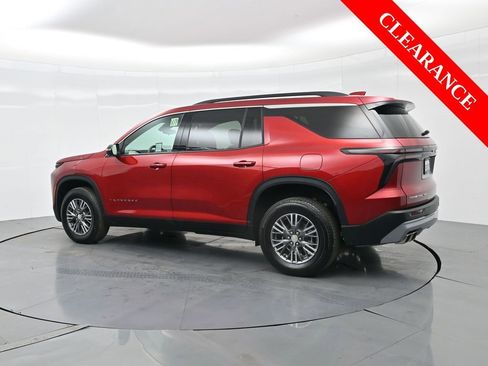 Used 2025 Chevrolet Traverse LT w/ Driver Confidence Package image 9