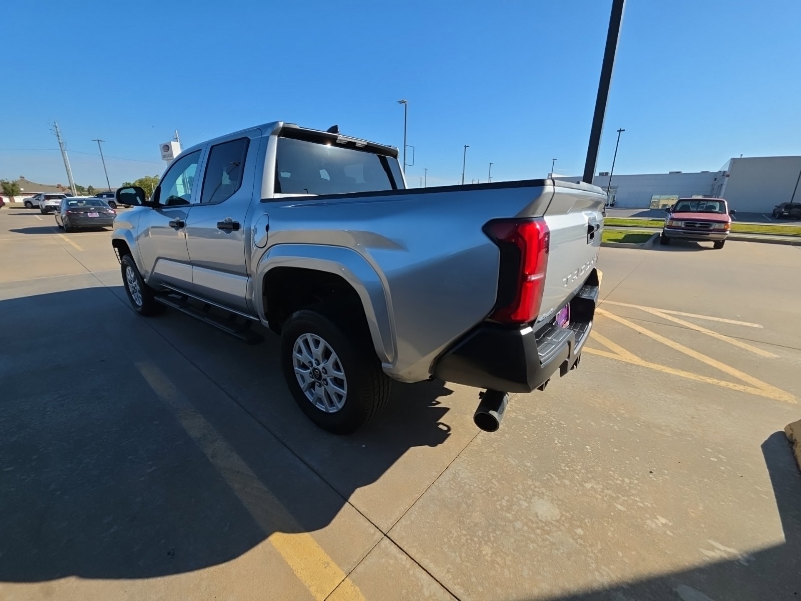 Used 2025 Toyota Tacoma SR AWD/4WD image 5