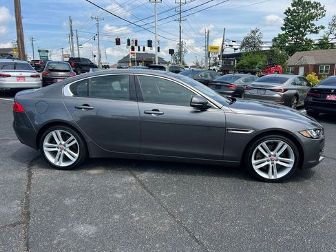 Used 2018 Jaguar XE Premium AWD/4WD image 5