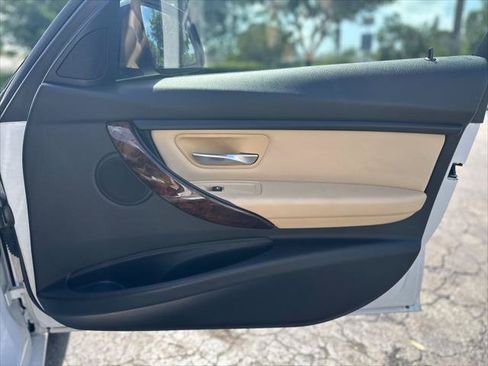 Used 2018 BMW 320i Sedan RWD image 18