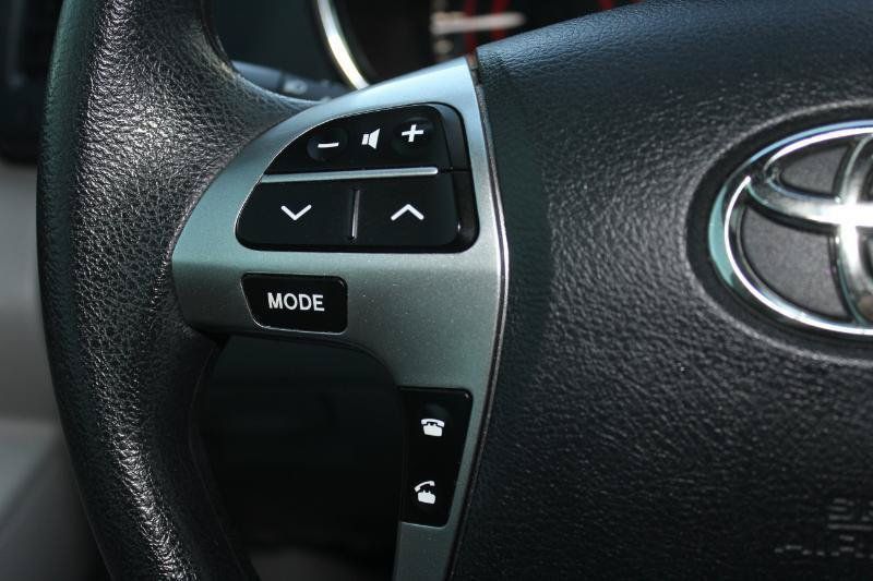 Used 2013 Toyota Highlander 4WD w/ Cold Weather Pkg image 23
