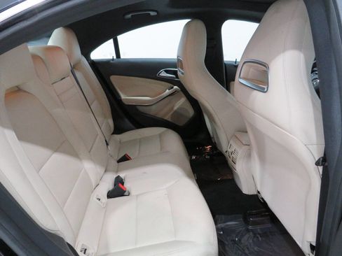 Used 2018 Mercedes-Benz CLA 250 4MATIC image 11