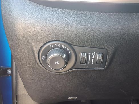 Used 2024 Jeep Compass Latitude AWD/4WD image 7