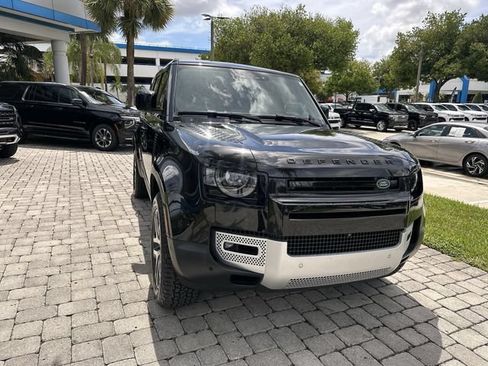 Used 2023 Land Rover Defender 130 SE AWD/4WD image 17