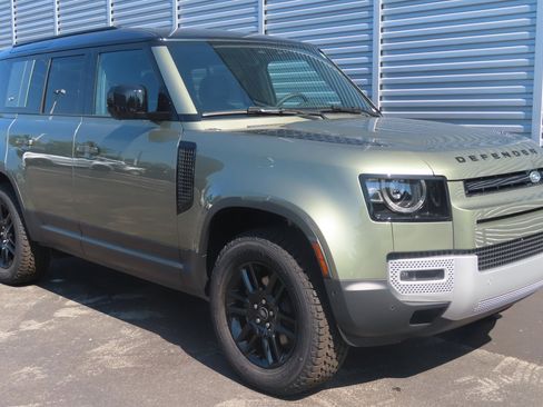 New 2024 Land Rover Defender 110 S image 12