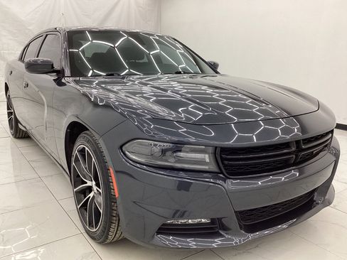 Used 2018 Dodge Charger SXT Plus image 3