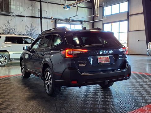 Used 2024 Subaru Outback Premium AWD/4WD image 4