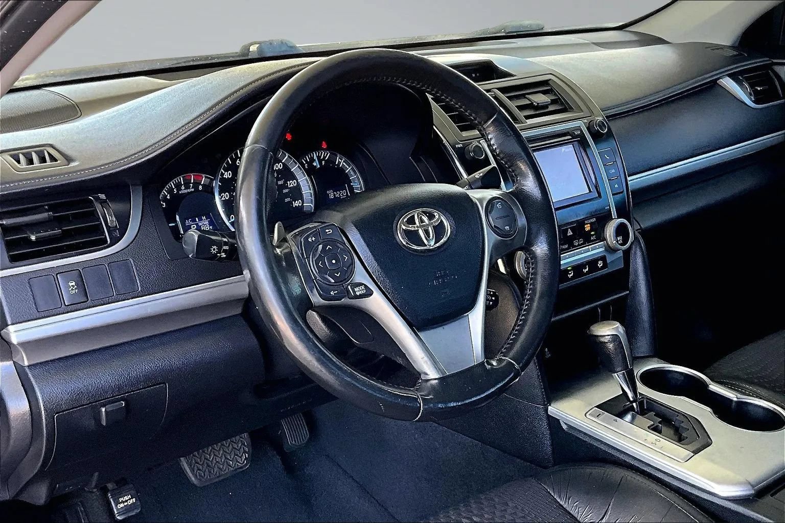 Used 2012 Toyota Camry SE FWD image 13