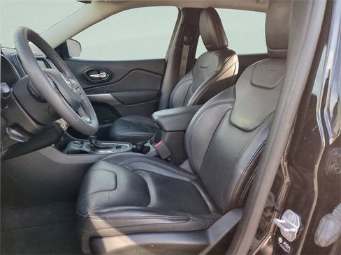 Certified 2021 Jeep Cherokee Latitude Lux w/ Comfort/Convenience Group image 29