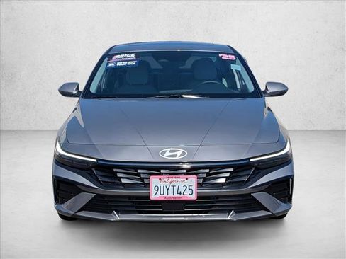 Used 2025 Hyundai Elantra Limited FWD image 2