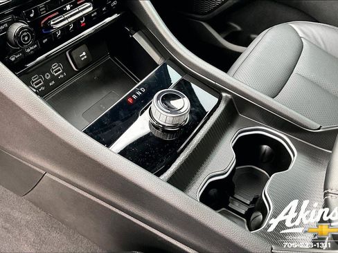 Used 2024 Jeep Grand Cherokee Altitude image 14