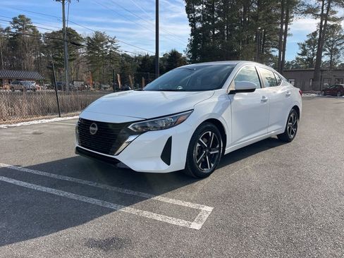 Used 2024 Nissan Sentra SV image 2