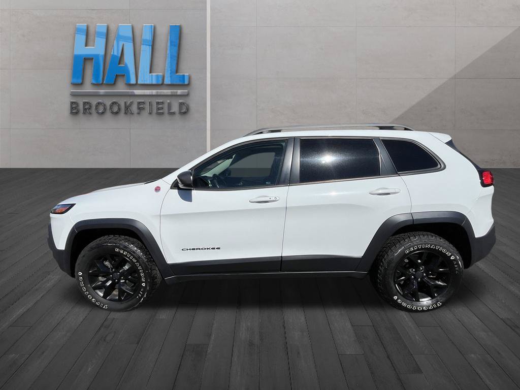 Used 2017 Jeep Cherokee Trailhawk AWD/4WD image 2