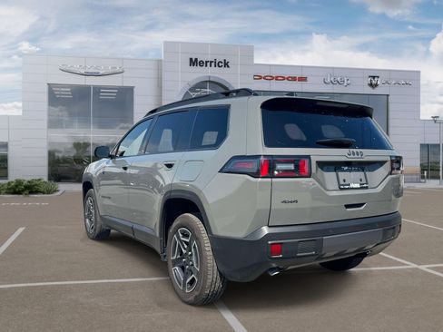 Used 2026 Jeep Cherokee Laredo AWD/4WD image 8