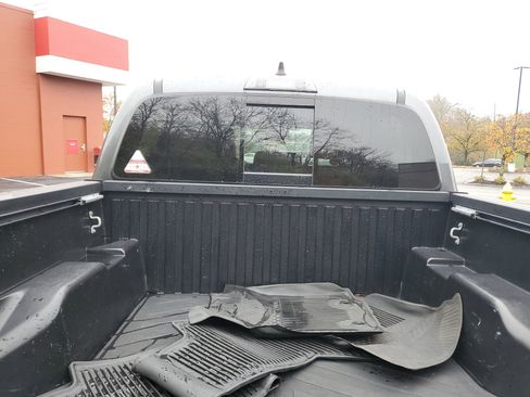 Used 2020 Toyota Tacoma TRD Off-Road image 10