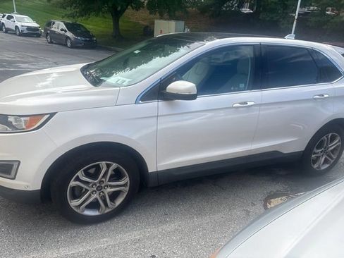 Used 2018 Ford Edge Titanium w/ Equipment Group 302A AWD/4WD image 2