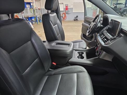 Used 2021 Chevrolet Tahoe Z71 w/ Z71 Off-Road Package AWD/4WD image 14