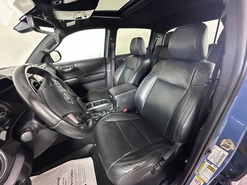 Used 2019 Toyota Tacoma TRD Sport AWD/4WD image 19