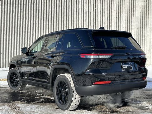 New 2025 Jeep Grand Cherokee Altitude image 3