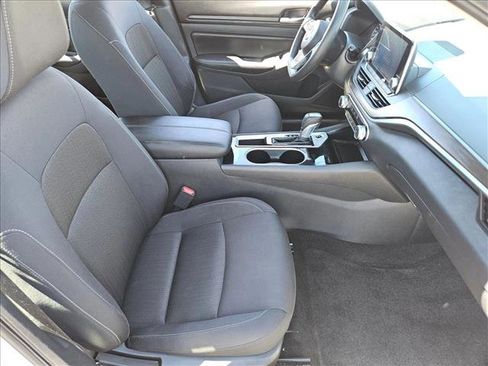 Used 2024 Nissan Altima 2.5 SV image 23