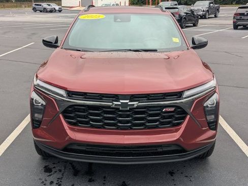 Used 2025 Chevrolet Trax RS w/ Driver Confidence Package FWD image 2