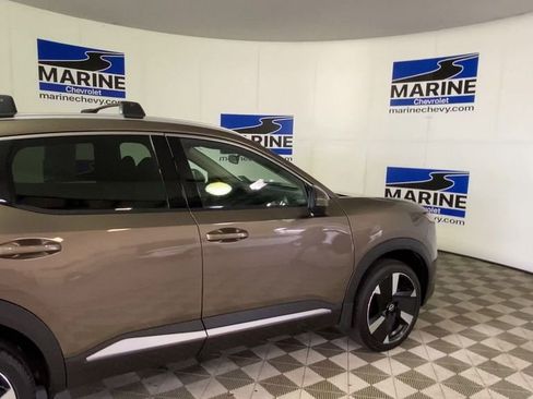 Used 2025 Nissan Kicks SR FWD image 2