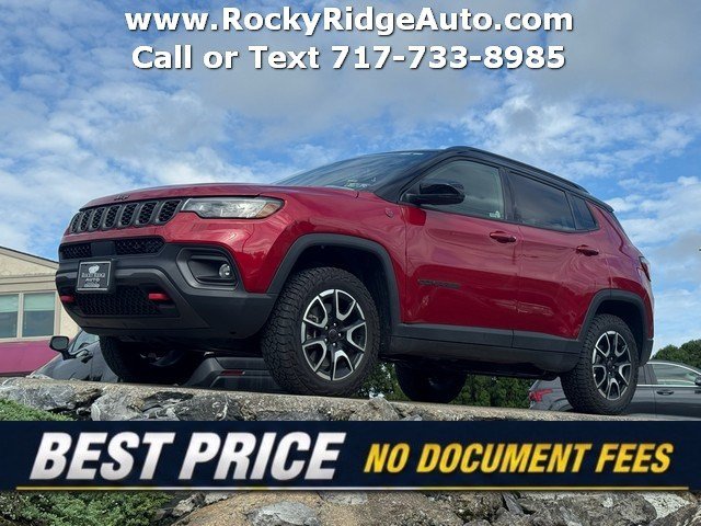 Used 2025 Jeep Compass Trailhawk AWD/4WD image 1