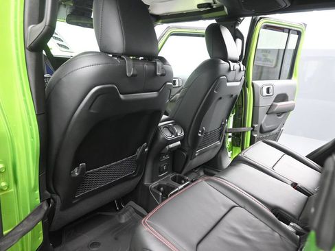 Used 2025 Jeep Gladiator Rubicon w/ Convenience Group AWD/4WD image 16