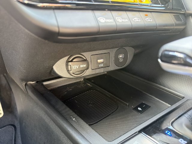 Used 2025 Hyundai Elantra Sport FWD image 25