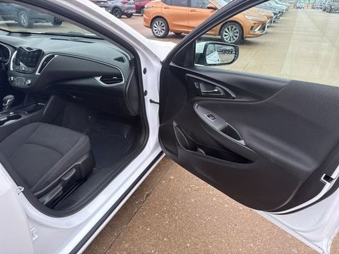 Used 2024 Chevrolet Malibu LT image 43