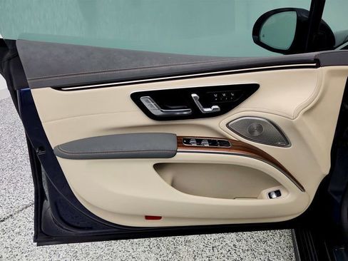 Used 2023 Mercedes-Benz EQS 580 4MATIC Sedan image 11