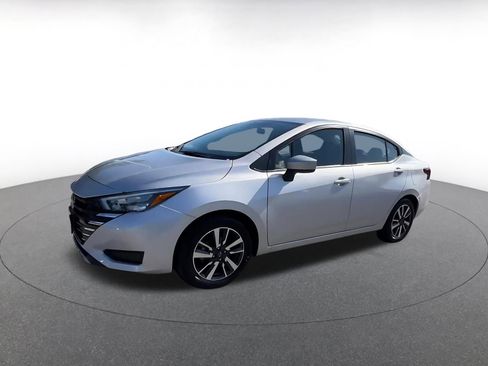 Used 2025 Nissan Versa SV image 8