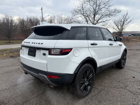 Used 2017 Land Rover Range Rover Evoque SE image 3