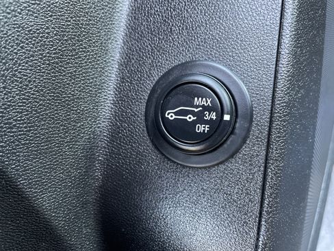 Used 2018 Chevrolet Equinox LT FWD image 31