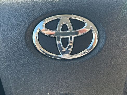 Used 2022 Toyota Prius L Eco image 31