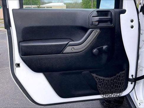 Used 2018 Jeep Wrangler Sport AWD/4WD image 21