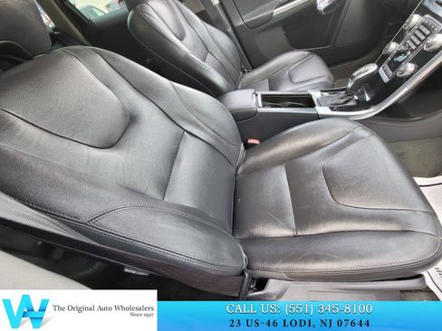 Used 2015 Volvo XC60 T6 w/ Proximity Package AWD/4WD image 19