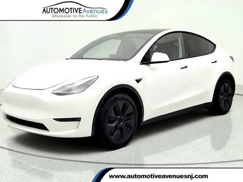Used 2025 Tesla Model Y Long Range AWD/4WD image 1