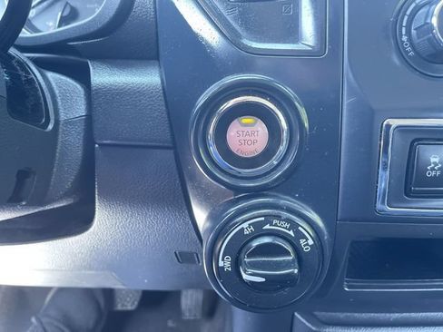 Used 2023 Nissan Titan SV AWD/4WD image 16