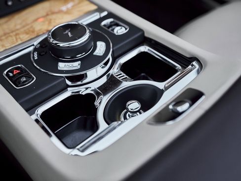 Used 2017 Rolls-Royce Dawn image 58